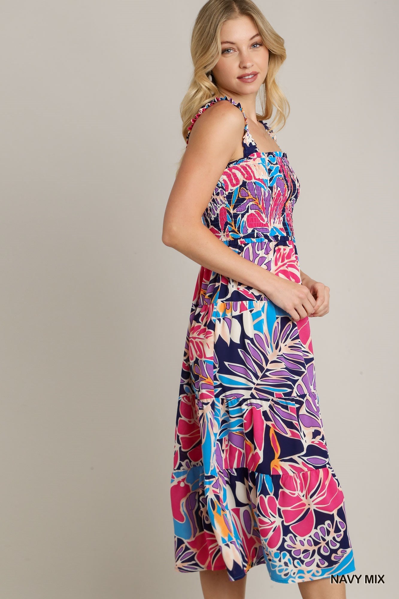Tropical Print Smocked Tiered A-Line Dress with Elastic Strap Sleeves
Colors: Navy, Pink, Light Blue, Orange