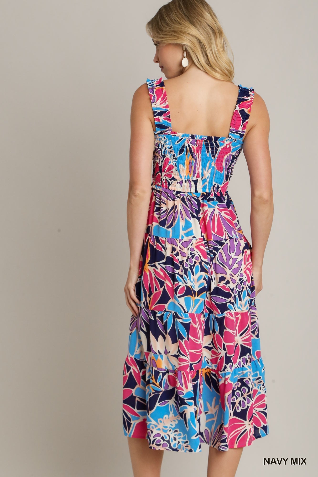 Tropical Print Smocked Tiered A-Line Dress with Elastic Strap Sleeves
Colors: Navy, Pink, Light Blue, Orange