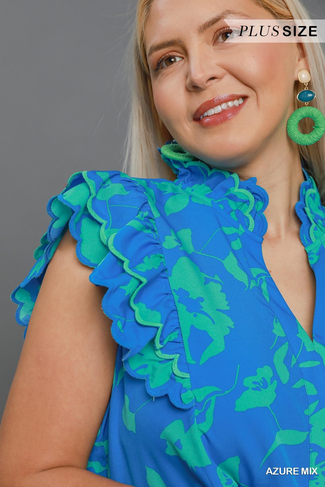 Two Tone Floral Print Midi Dress
Colors: Azure Blue and Mint Green
Details
• Scalloped Edges
• Split Neck
• Not Lined