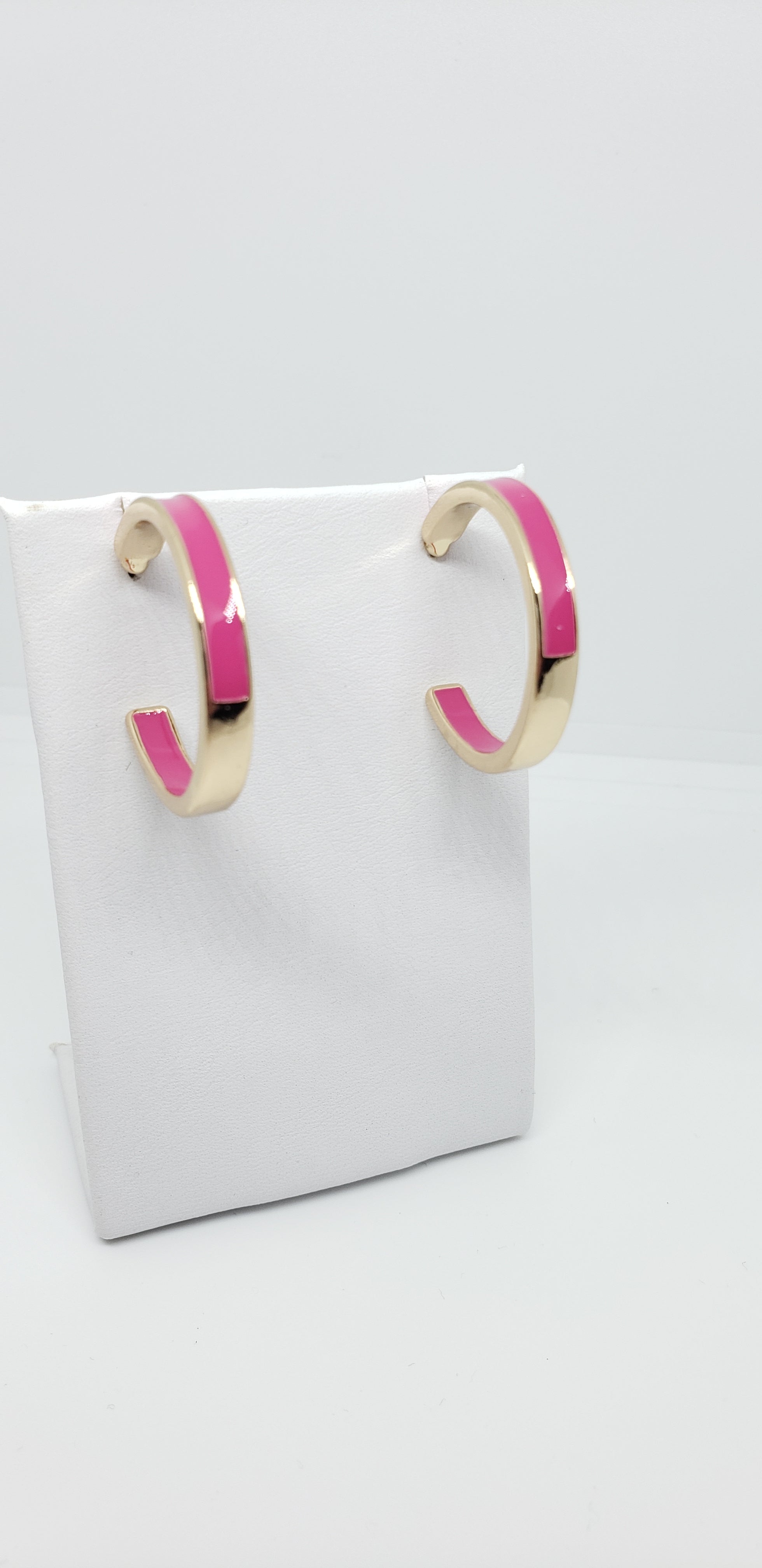 Magenta & Gold Hoop Earrings
Approximate Length: 1.25"