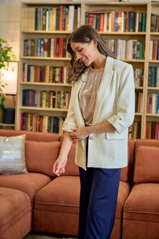 Classy Mood Tweed Lined Jacket with Tab Button Sleeve
Color: Cream
Tab Button Sleeve
You can wear both three-quarter sleeve and long sleeve