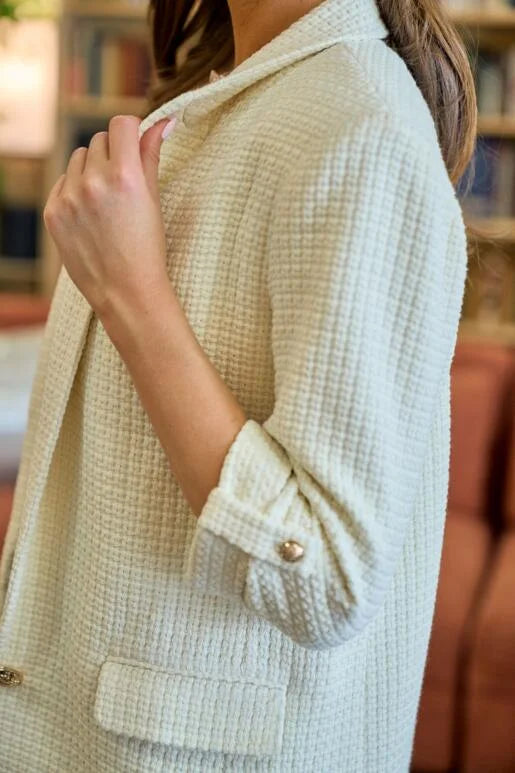 Classy Mood Tweed Lined Jacket with Tab Button Sleeve
Color: Cream
Tab Button Sleeve
You can wear both three-quarter sleeve and long sleeve