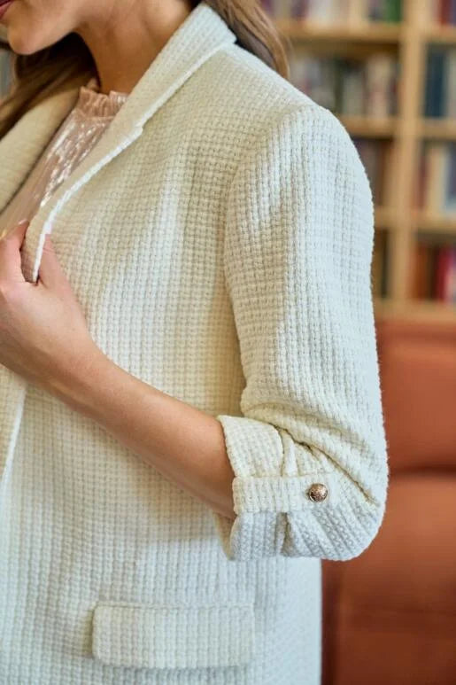 Classy Mood Tweed Lined Jacket with Tab Button Sleeve
Color: Cream
Tab Button Sleeve
You can wear both three-quarter sleeve and long sleeve
