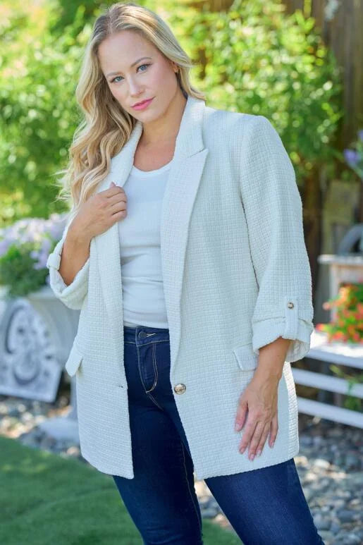 Classy Mood Tweed Lined Jacket with Tab Button Sleeve
Color: Cream
Tab Button Sleeve
You can wear both three-quarter sleeve and long sleeve