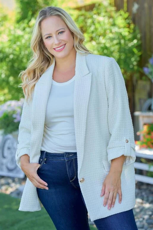 Classy Mood Tweed Lined Jacket with Tab Button Sleeve
Color: Cream
Tab Button Sleeve
You can wear both three-quarter sleeve and long sleeve