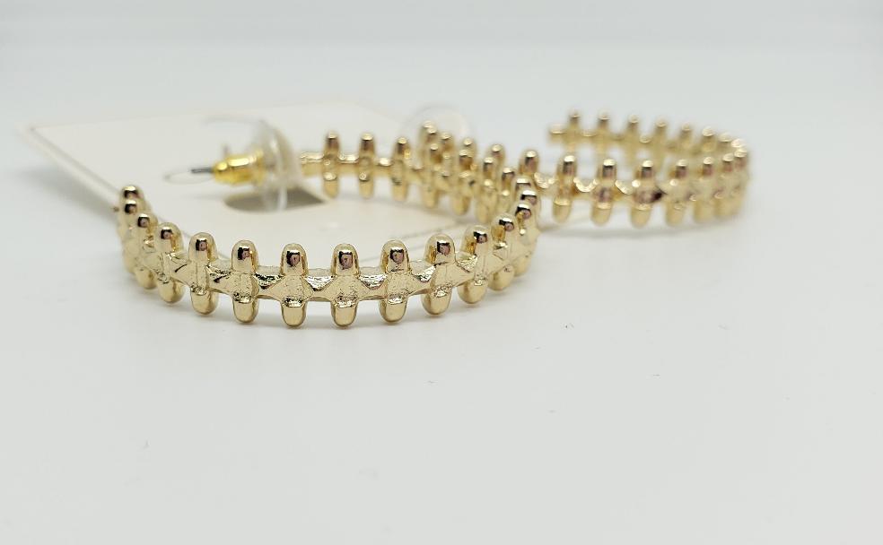 Gold Statement Hoops

Approximate Length: 1.5"