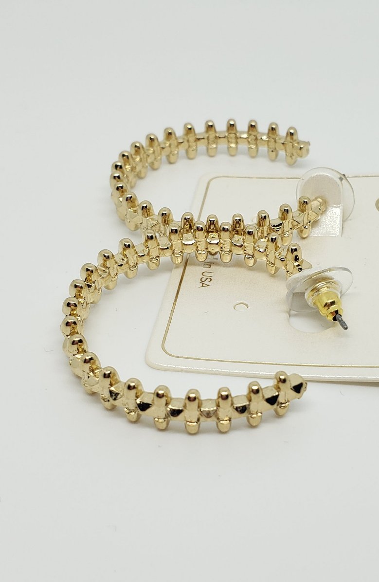 Gold Statement Hoops

Approximate Length: 1.5"